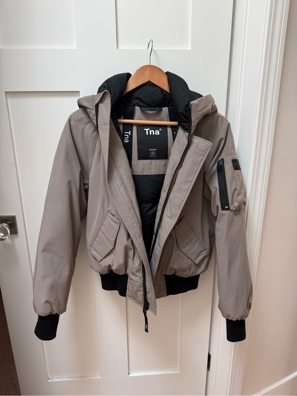 Aritzia TNA Women’s Resort Taupe Hooded Bomber Jacket XS